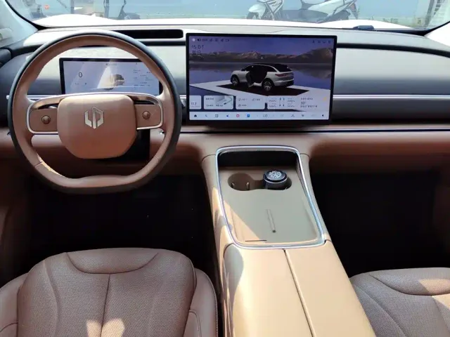 Leapmotor C11 — Фото автомобиля 12