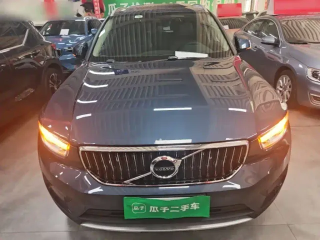 Volvo XC40 — Фото автомобиля 2