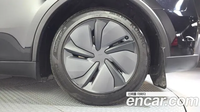 Tesla Model Y — Фото автомобиля 6