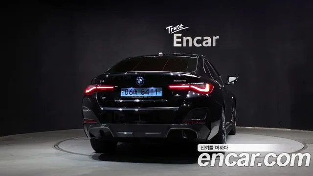 BMW i4 — Фото автомобиля 4