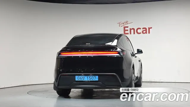 Tesla Model Y — Фото автомобиля 4