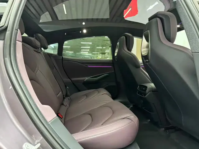 Xiaomi SU7 — Фото автомобиля 20