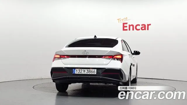 Hyundai Avante CN7 — Фото автомобиля 4
