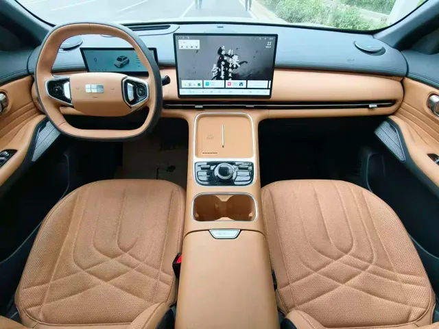 Geely Galaxy Starship 7 EM-i — Фото автомобиля 6