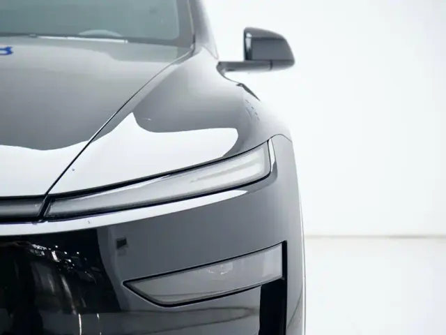 Tesla Model Y — Фото автомобиля 13