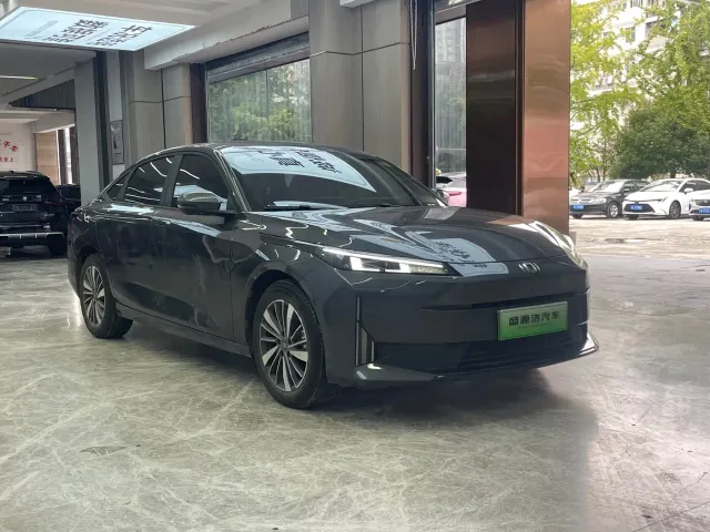 Changan Qiyuan A05 — Фото автомобиля 3