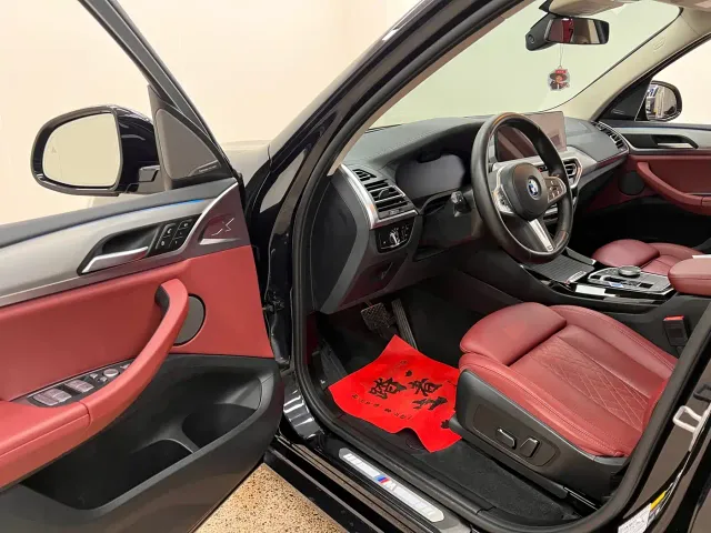 BMW iX3 — Фото автомобиля 13