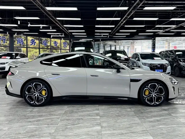 Xiaomi SU7 — Фото автомобиля 4