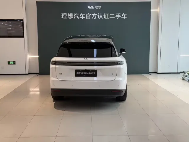 Li Auto Li i8 2025 Standard Edition — Фото автомобиля 5