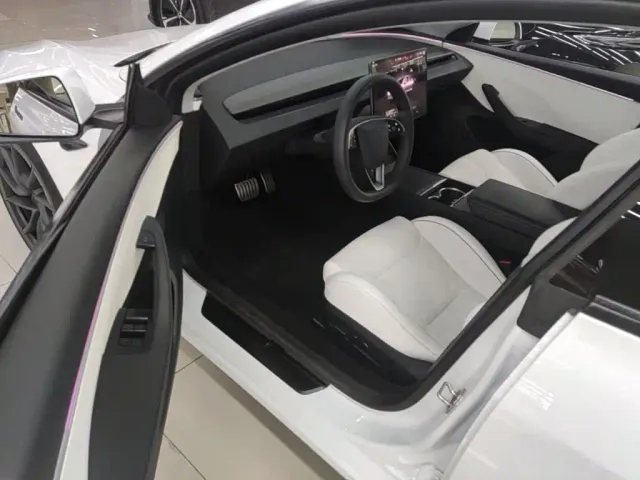 Tesla Model 3 — Фото автомобиля 15