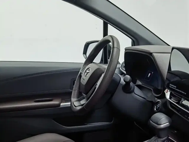 Toyota Granvia — Фото автомобиля 22