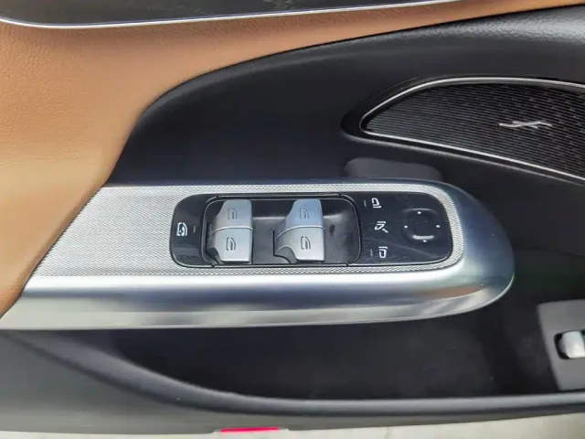 Mercedes-Benz E-Class — Фото автомобиля 9