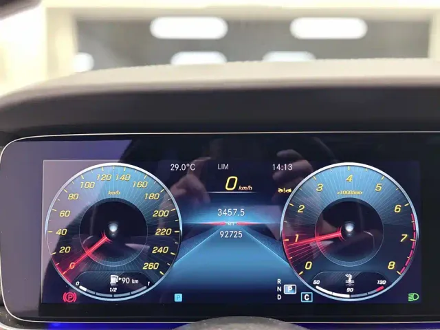 Mercedes-Benz E-Class — Фото автомобиля 12