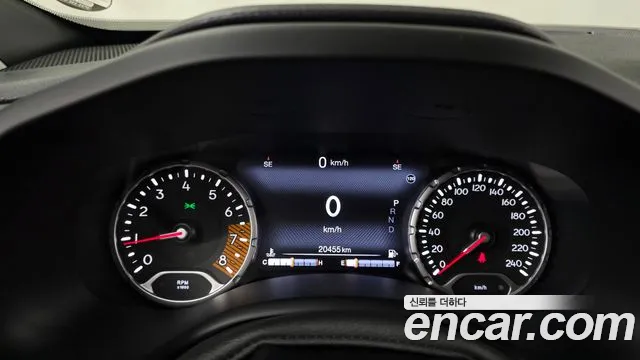 Jeep Renegade — Фото автомобиля 8
