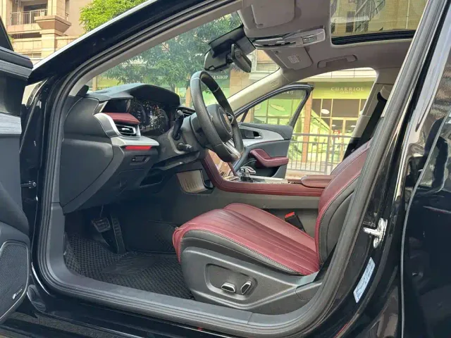 Hongqi H5 — Фото автомобиля 11