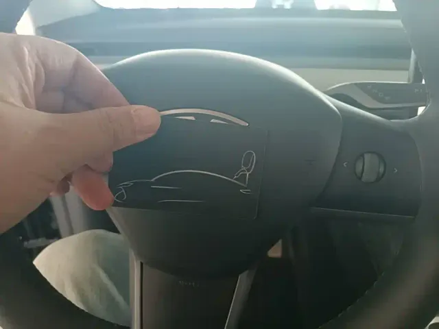 Tesla Model Y — Фото автомобиля 8