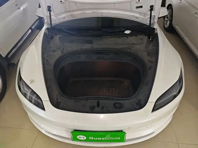 Tesla Model 3 — Фото автомобиля 19