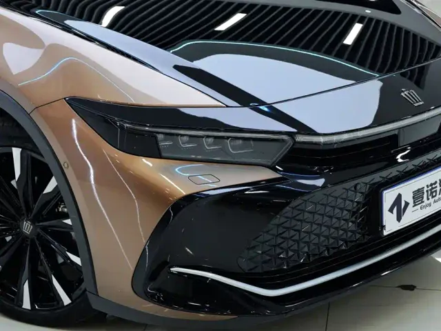 Toyota Crown SportCross — Фото автомобиля 11