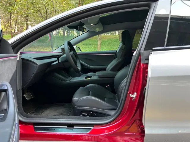 Tesla Model 3 — Фото автомобиля 3