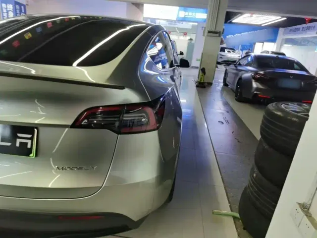 Tesla Model Y — Фото автомобиля 7