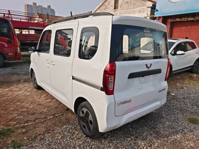 Wuling Zhiguang NEV — Фото автомобиля 4