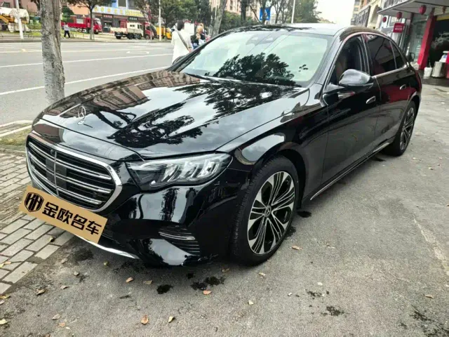 Фотография автомобиля — Mercedes-Benz E-Class
