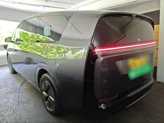 Li Auto MEGA — Фото автомобиля 4
