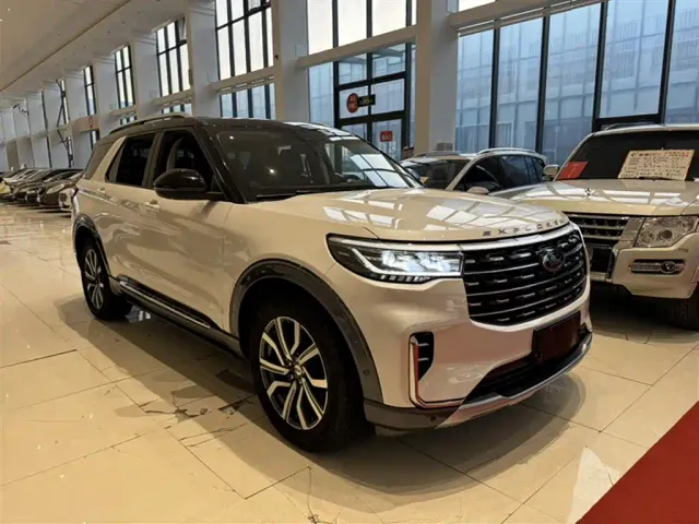 Ford Explorer — Фото автомобиля 5