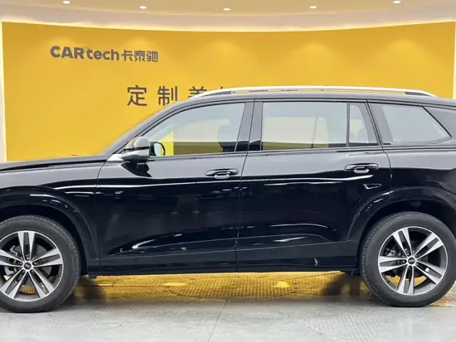 Audi Q6 — Фото автомобиля 3