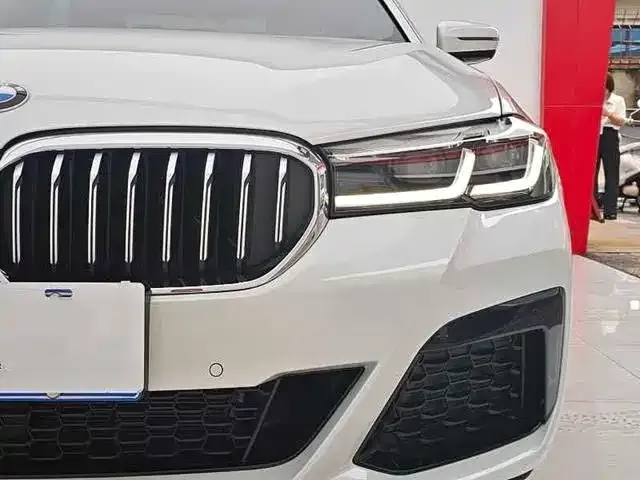 BMW 5 Series — Фото автомобиля 9
