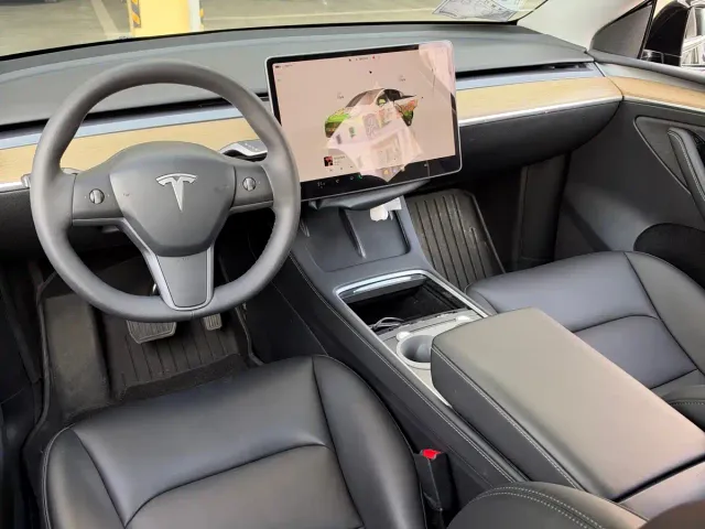 Tesla Model Y — Фото автомобиля 7
