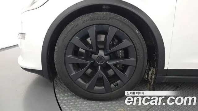 Tesla Model X — Фото автомобиля 5