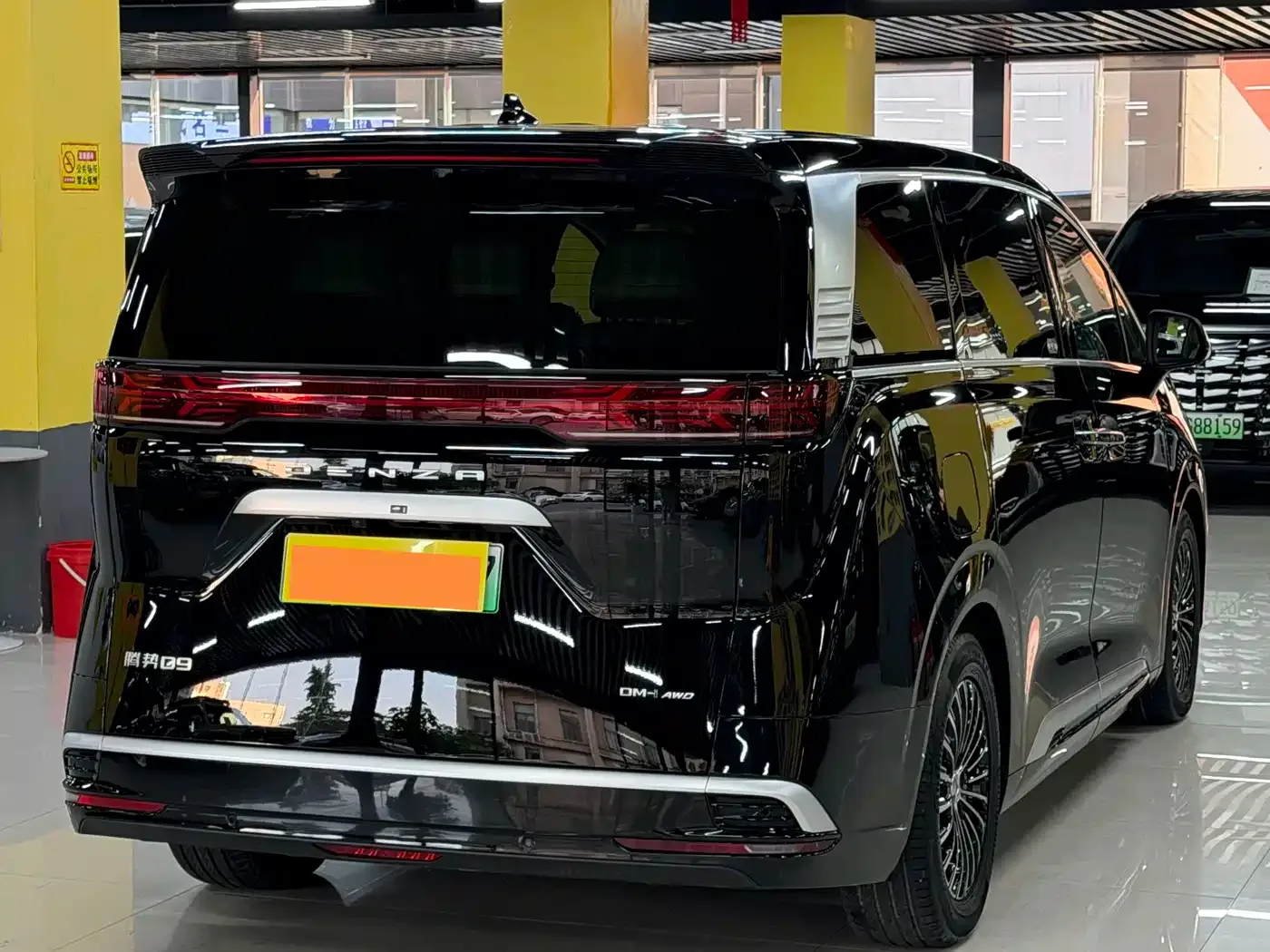 Denza Denza D9 2024 DM-i 980 AWD Prestige — Фото автомобиля 16