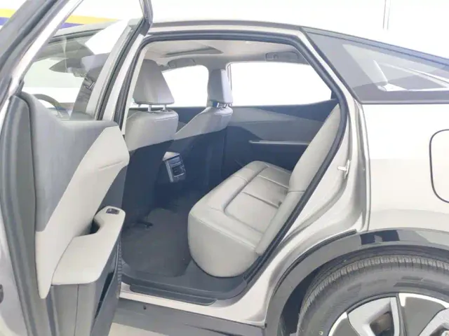 Toyota bZ3 — Фото автомобиля 11