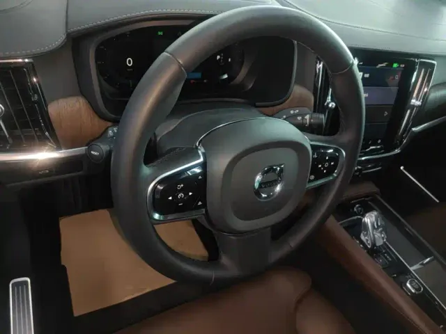 Volvo S90 — Фото автомобиля 2