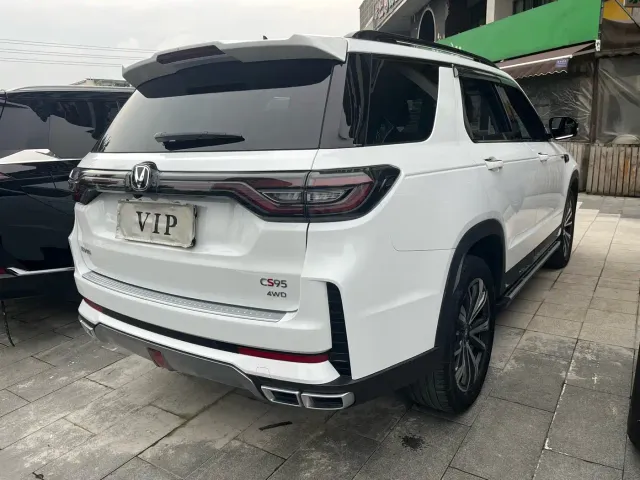 Changan CS95 — Фото автомобиля 4
