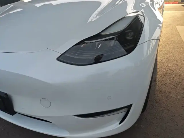 Tesla Model Y — Фото автомобиля 23