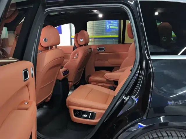 Li Auto L8 — Фото автомобиля 11