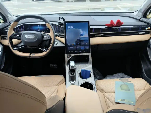 Geely Boyue L — Фото автомобиля 12