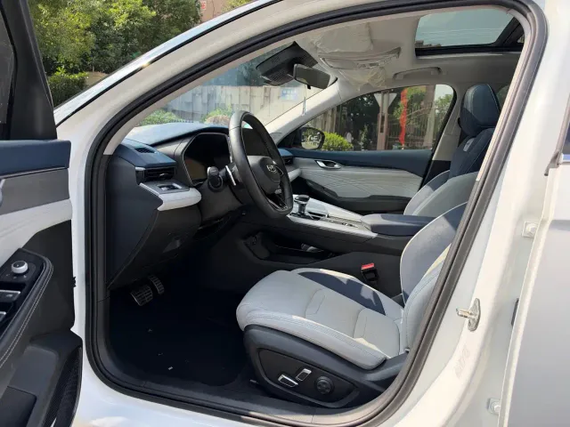 Geely Xingrui — Фото автомобиля 4