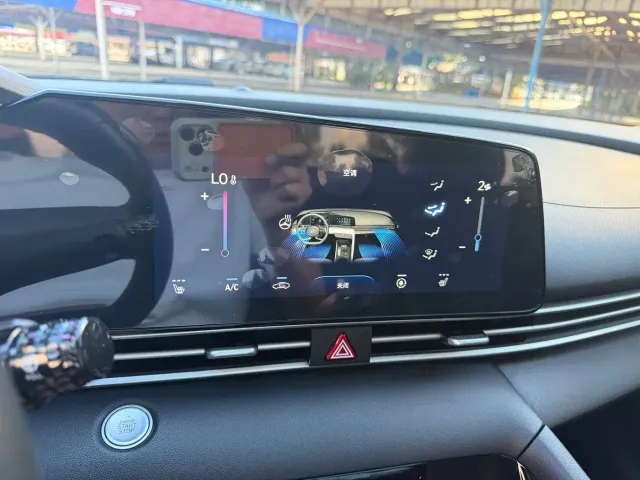 Hyundai Elantra — Фото автомобиля 14