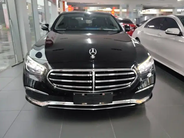 Mercedes-Benz E-Class — Фото автомобиля 2