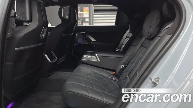 BMW 7 Series G70 — Фото автомобиля 12