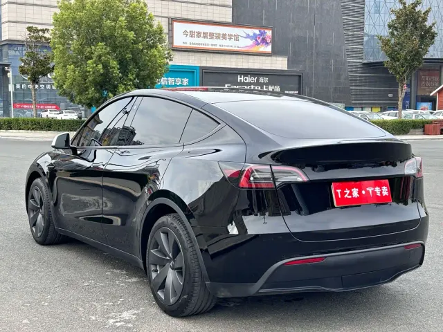 Tesla Model Y — Фото автомобиля 11