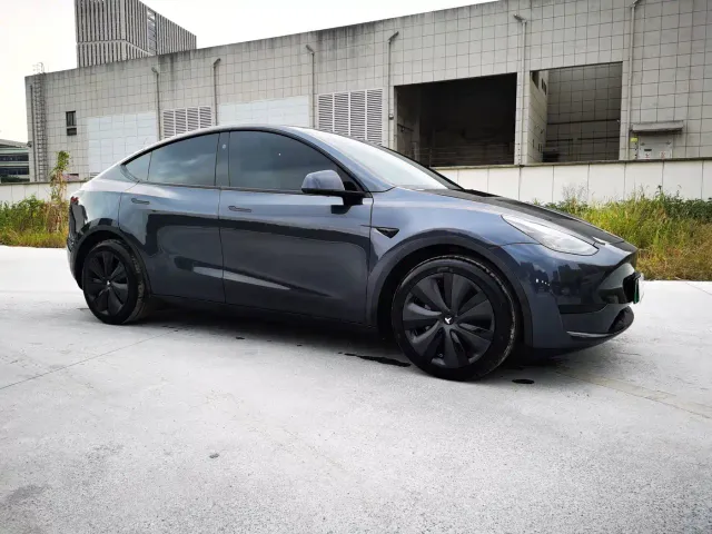 Tesla Model Y — Фото автомобиля 3