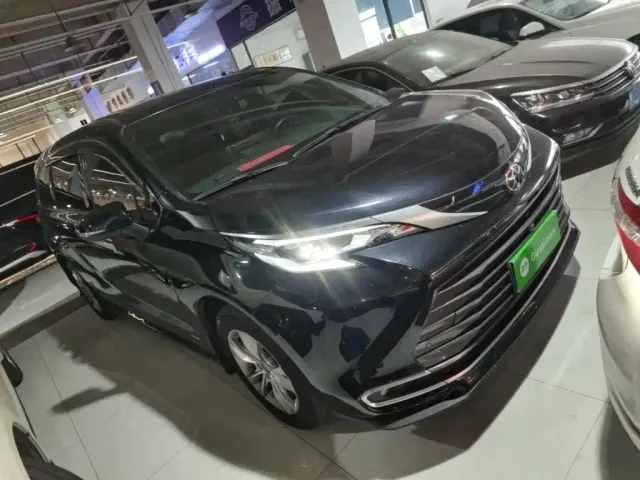 Toyota Sienna — Фото автомобиля 3