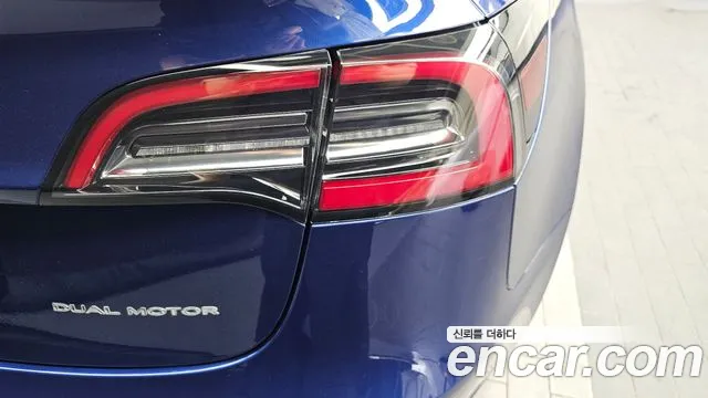 Tesla Model 3 — Фото автомобиля 19