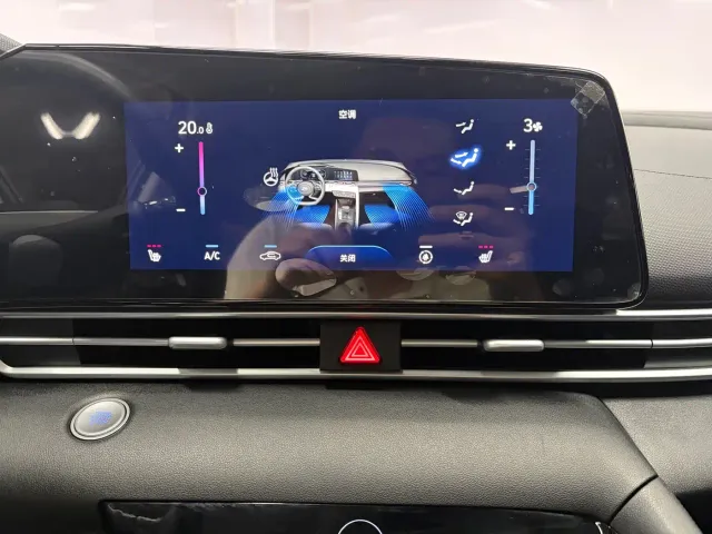 Hyundai Elantra — Фото автомобиля 12