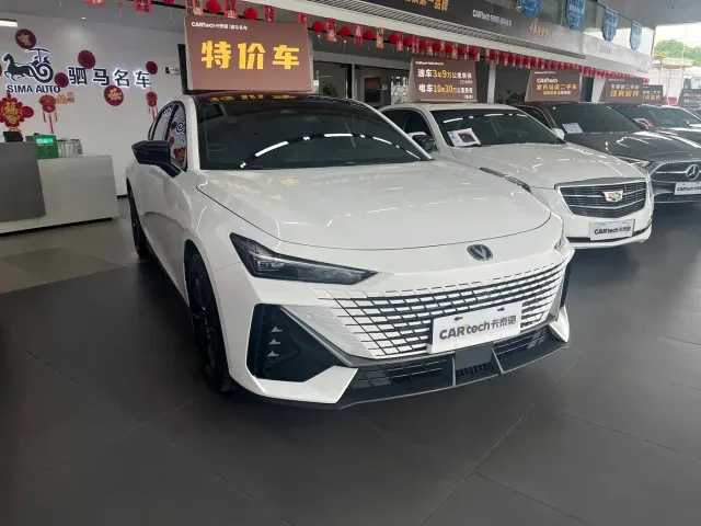 Changan UNI-V — Фото автомобиля 3