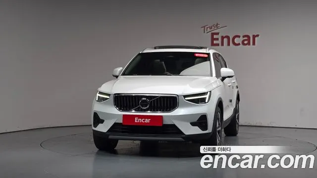 Вольво XC40 B4 Ultimate Bright — Фото автомобиля 3